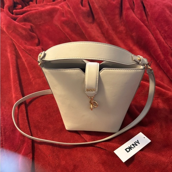 DJNY Elegant White  Taira Bucket  crossbody Bag - Picture 14 of 17